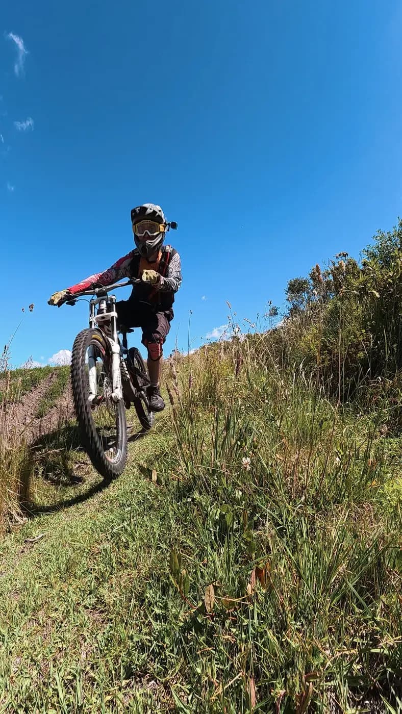 Gravity Lines — Ecuadorian Andes MTB expedition