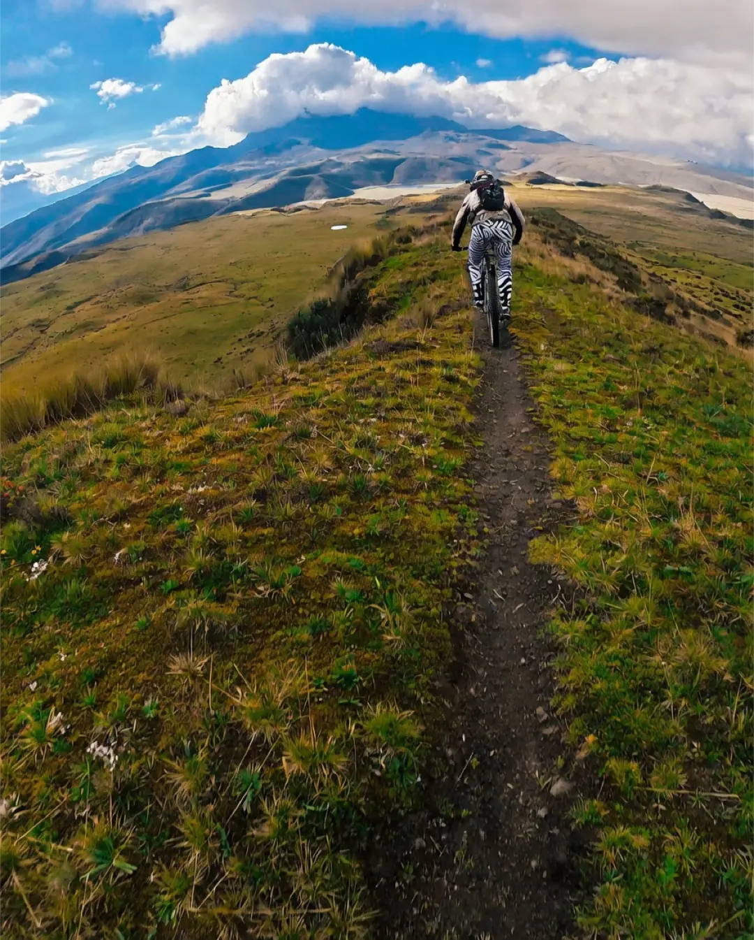 Gravity Lines — expedición de MTB por los Andes ecuatorianos 8